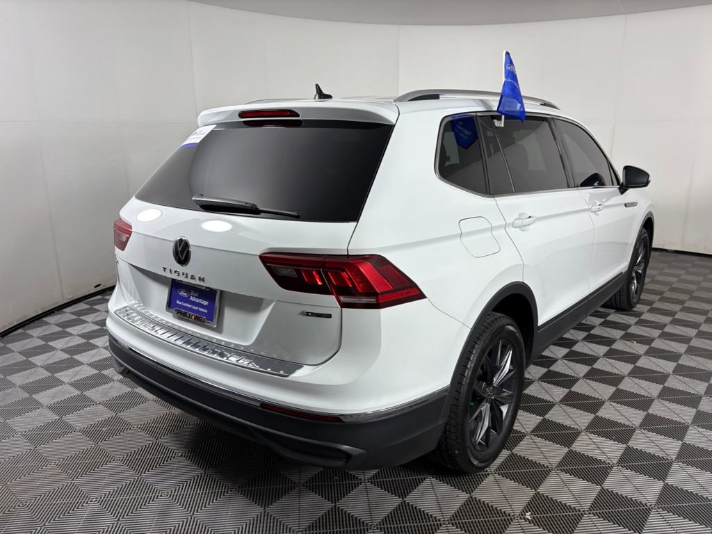 Used 2022 Volkswagen Tiguan SE w/ Panoramic Sunroof Package image 7