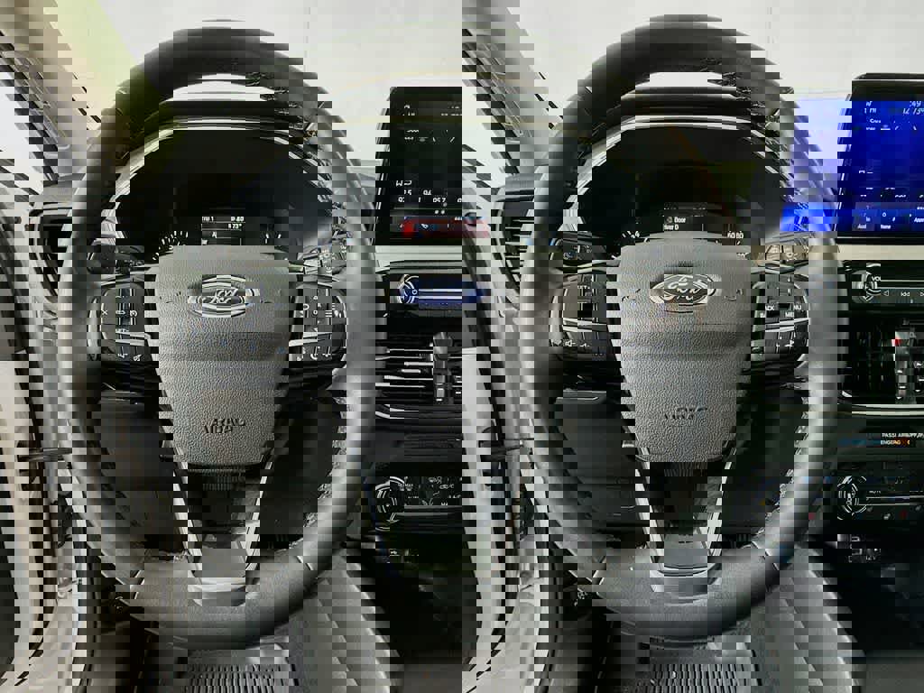 Certified 2022 Ford Escape SE w/ Cold Weather Package image 18