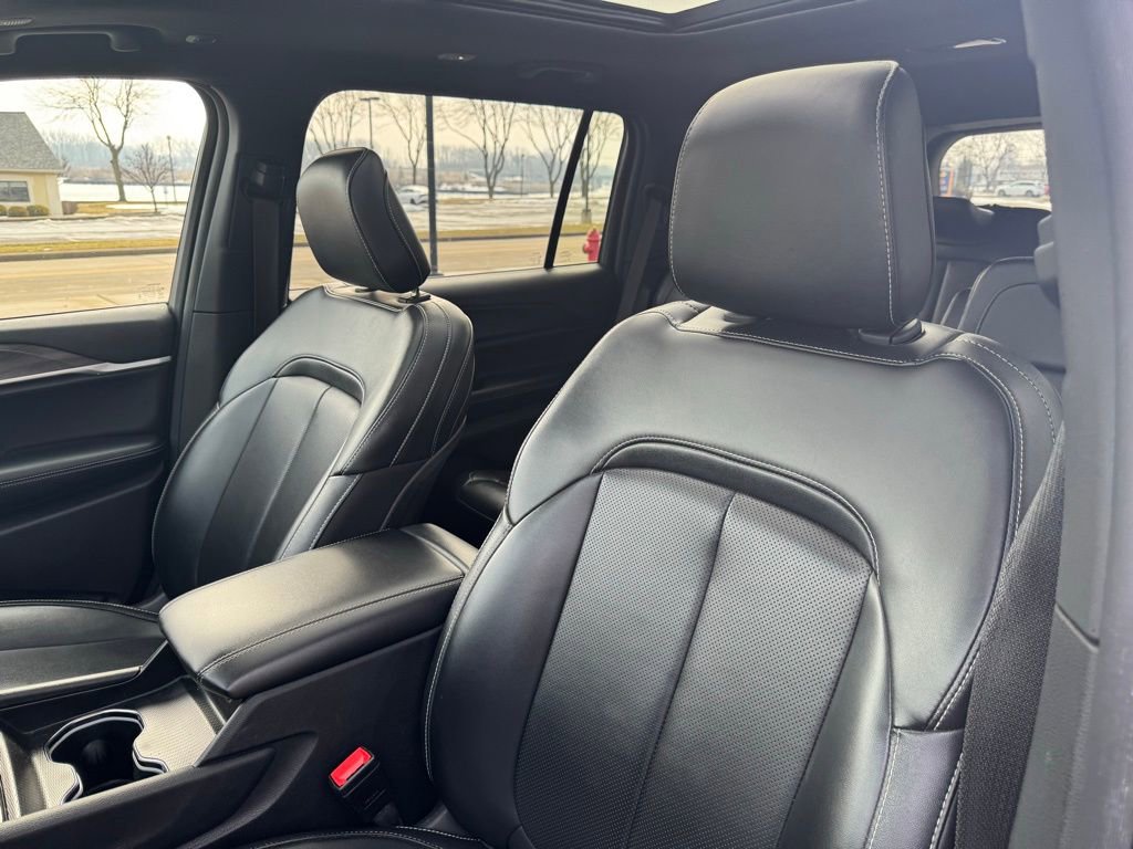 Used 2024 Jeep Grand Cherokee L Limited w/ Luxury Tech Group II image 18