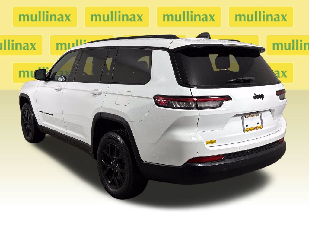 Used 2025 Jeep Grand Cherokee L Altitude RWD image 9