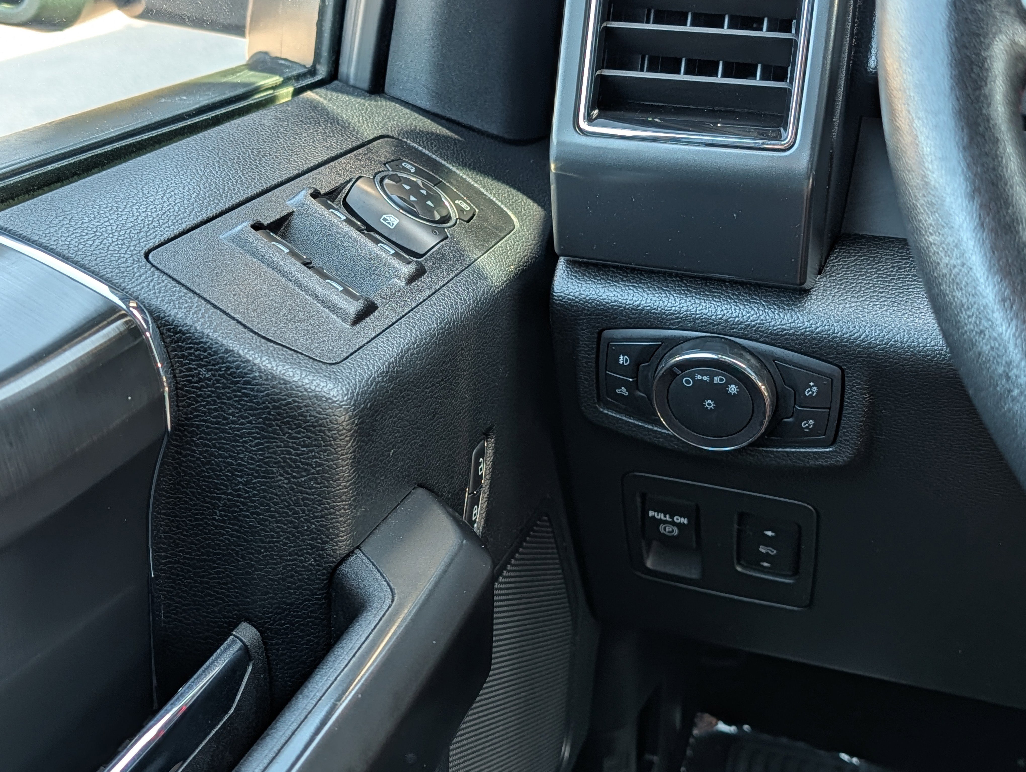 Certified 2019 Ford F150 XLT w/ Equipment Group 302A Luxury AWD/4WD image 23