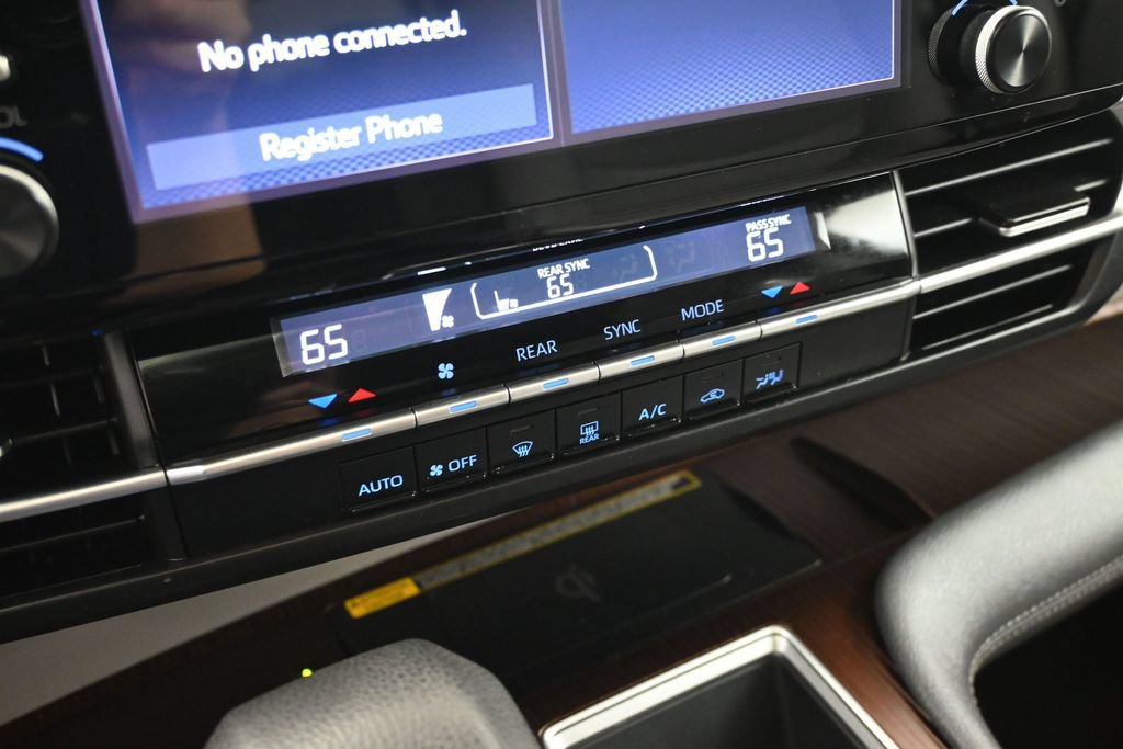 Used 2021 Toyota Sienna LE w/ LE Plus Package FWD image 17