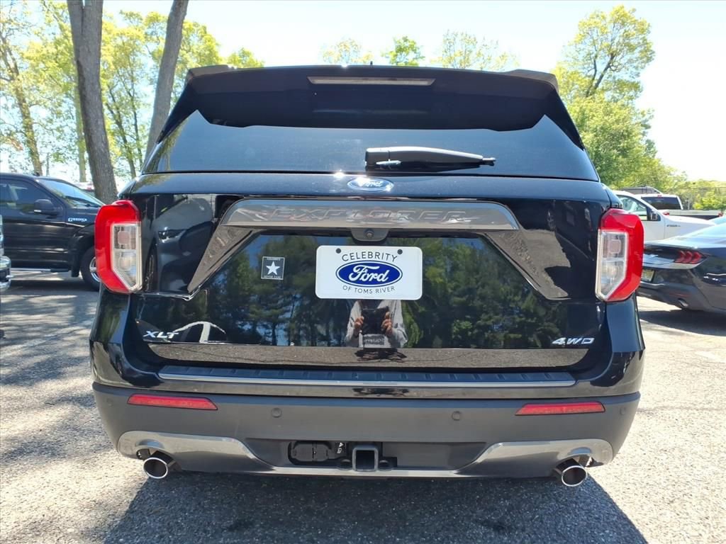 Certified 2023 Ford Explorer XLT w/ Equipment Group 202A AWD/4WD image 3