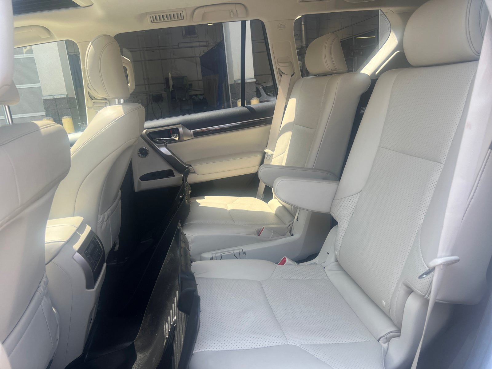 Used 2020 Lexus GX 460 Luxury w/ Luxury Sport Package AWD/4WD image 26