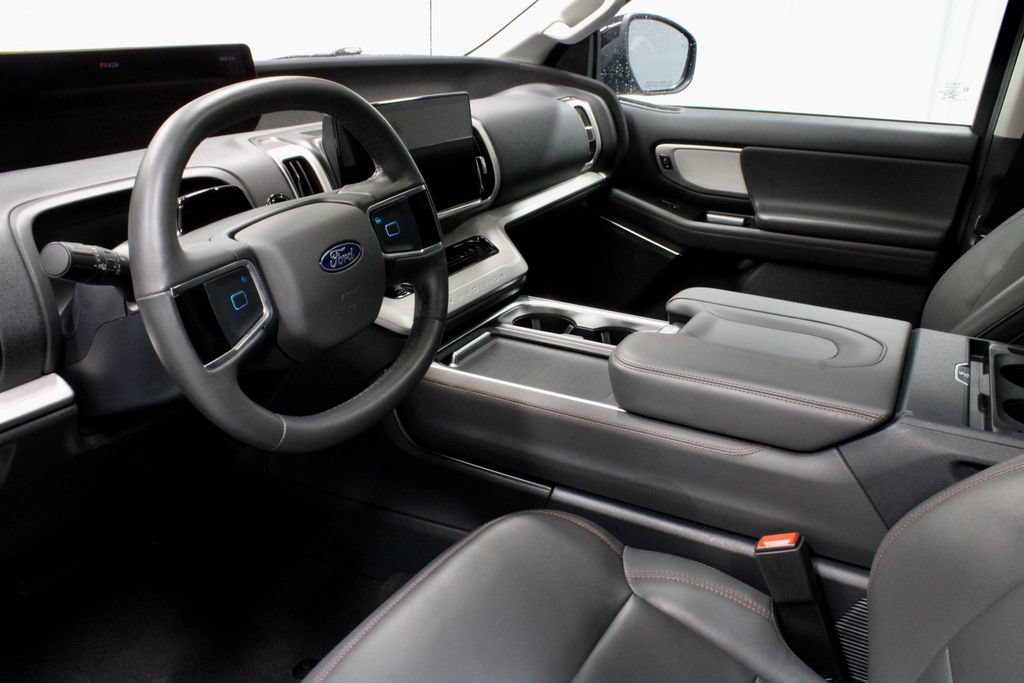 Certified 2025 Ford Expedition Active AWD/4WD image 25