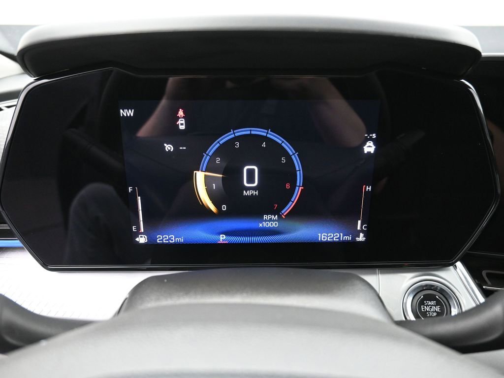 Used 2025 Chevrolet Trax LT image 3