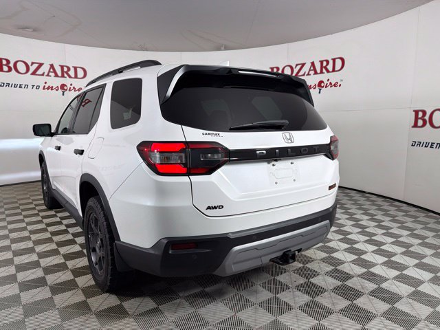 Used 2025 Honda Pilot TrailSport image 9