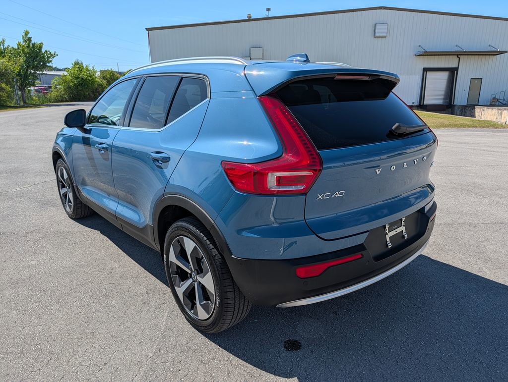 Used 2025 Volvo XC40 B5 Plus AWD/4WD image 4