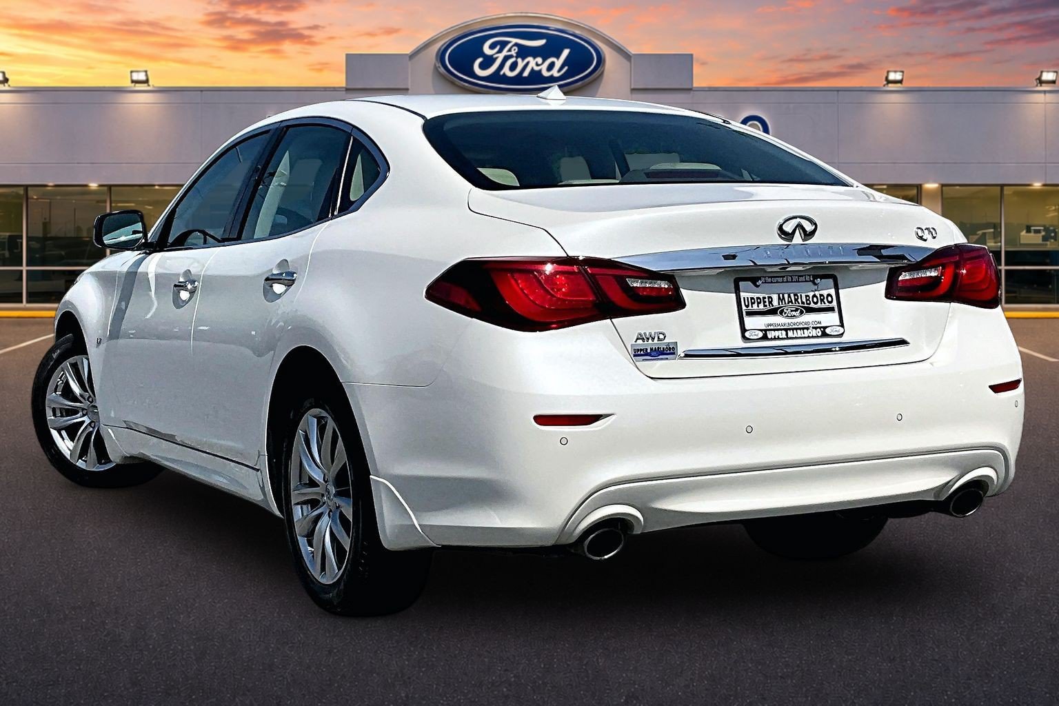 Used 2019 INFINITI Q70 Luxe AWD/4WD image 2