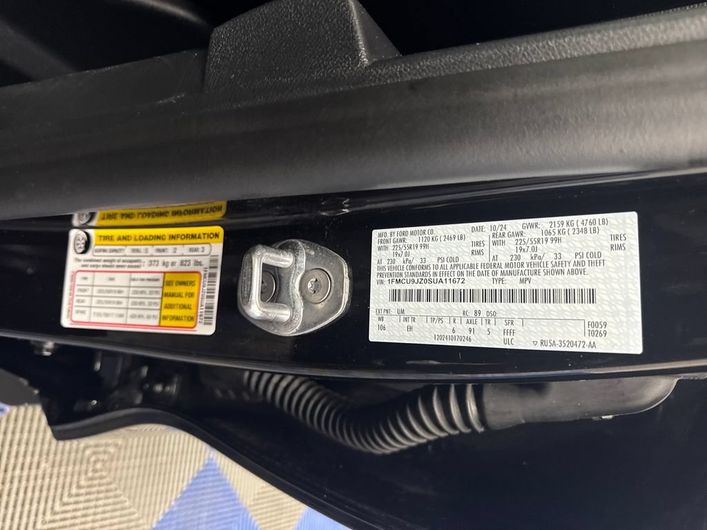 Certified 2025 Ford Escape Platinum AWD/4WD image 32