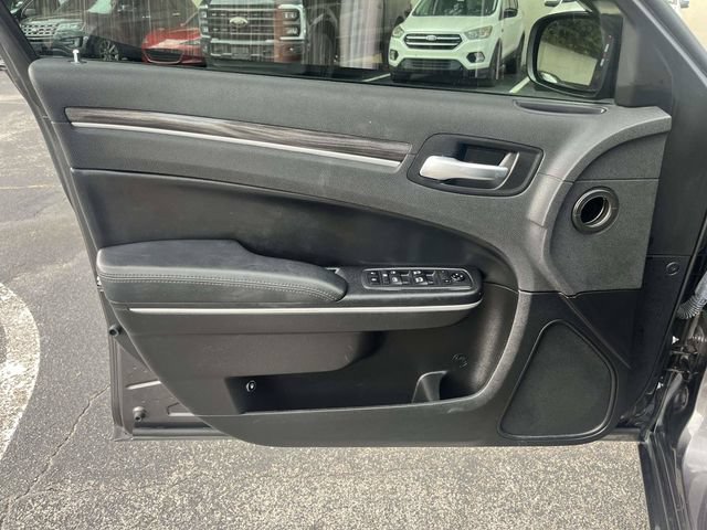 Used 2019 Chrysler 300 Touring w/ Sport Appearance Package RWD image 18