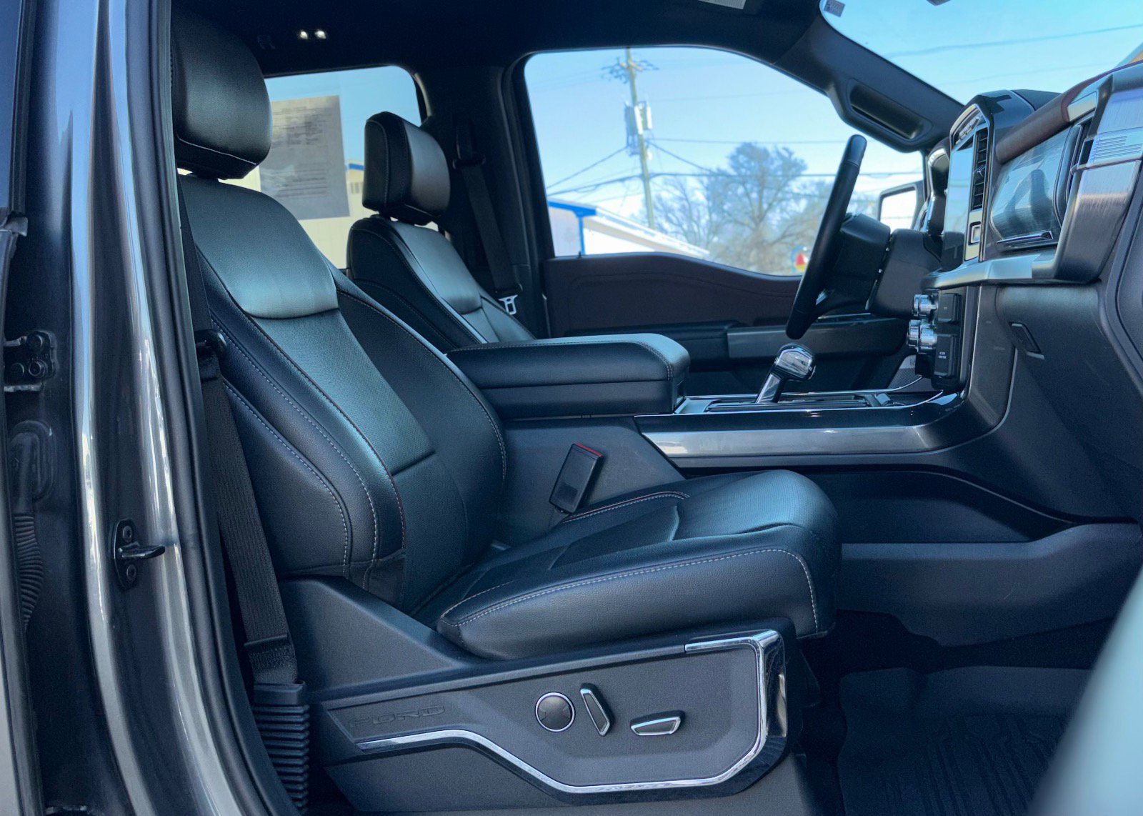 Certified 2022 Ford F150 Lariat w/ Equipment Group 502A High image 30