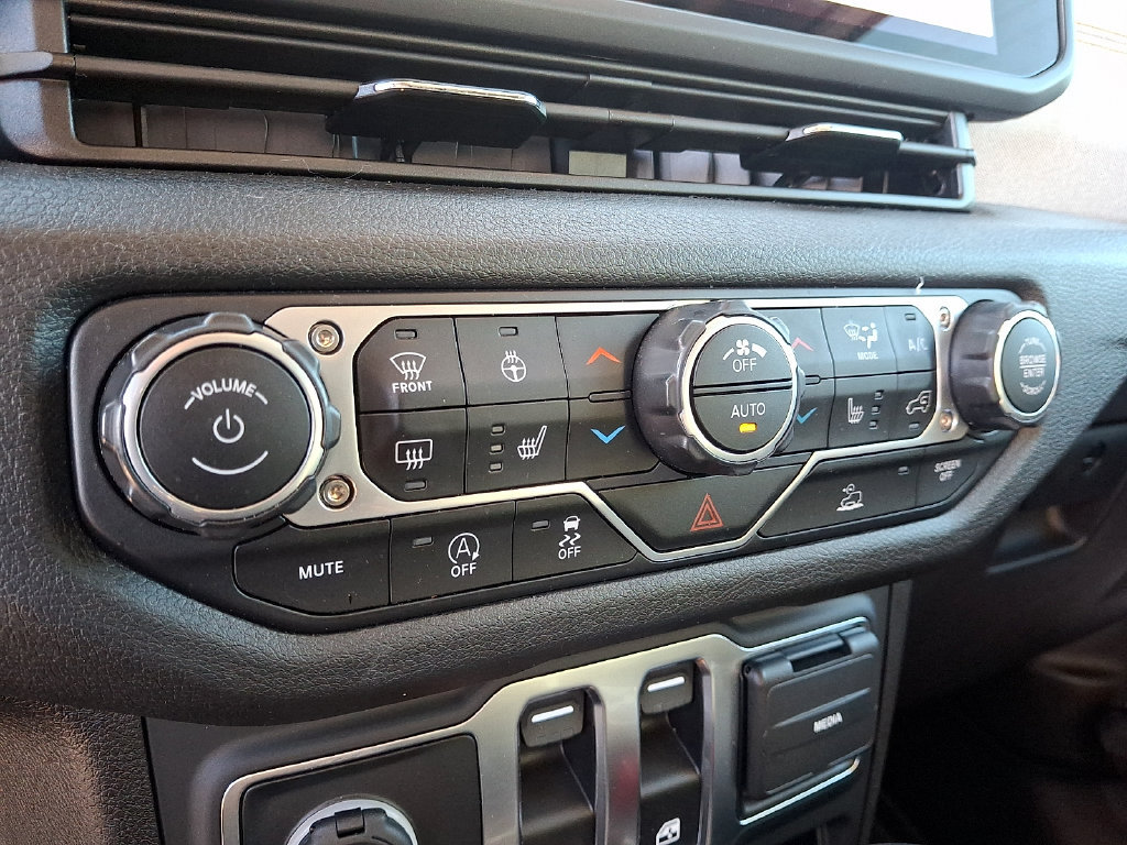 Used 2025 Jeep Wrangler Sport AWD/4WD image 13