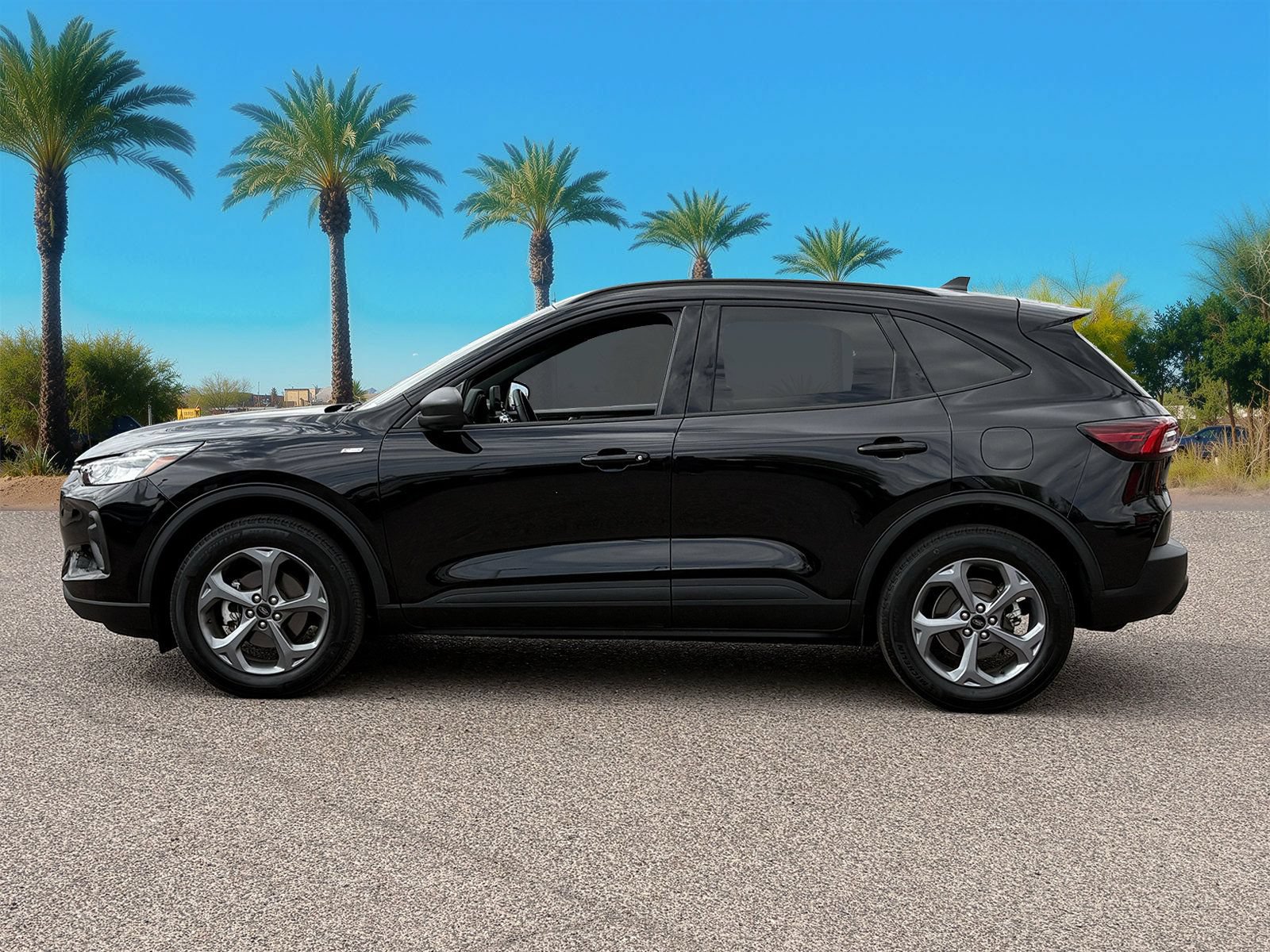 Certified 2025 Ford Escape ST-Line AWD/4WD image 2