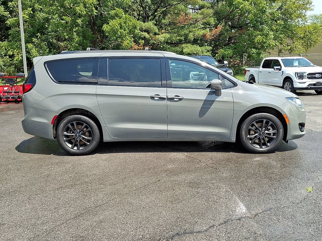 Used 2020 Chrysler Pacifica Touring-L w/ Advanced Safetytec Group AWD/4WD image 10