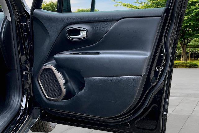 Used 2023 Jeep Renegade Latitude AWD/4WD image 23