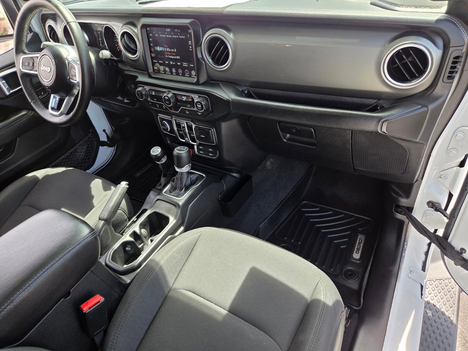 Used 2022 Jeep Gladiator Overland w/ Trailer Tow Package AWD/4WD image 16