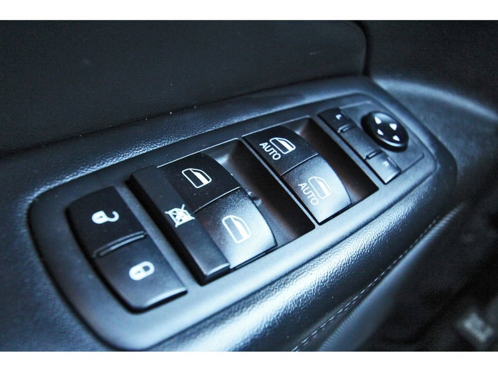 Used 2020 Jeep Grand Cherokee Laredo w/ 18" Wheel & 8.4" Radio Group image 20