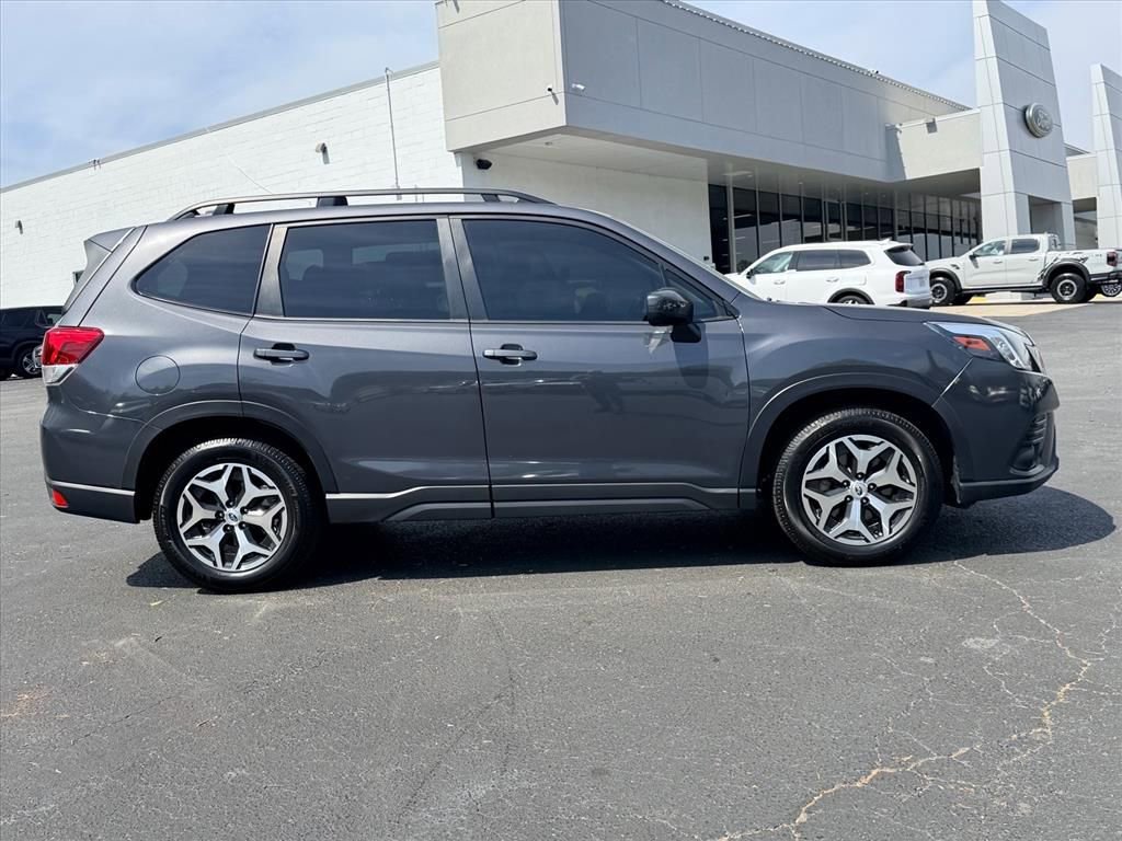 Used 2023 Subaru Forester Premium AWD/4WD image 3