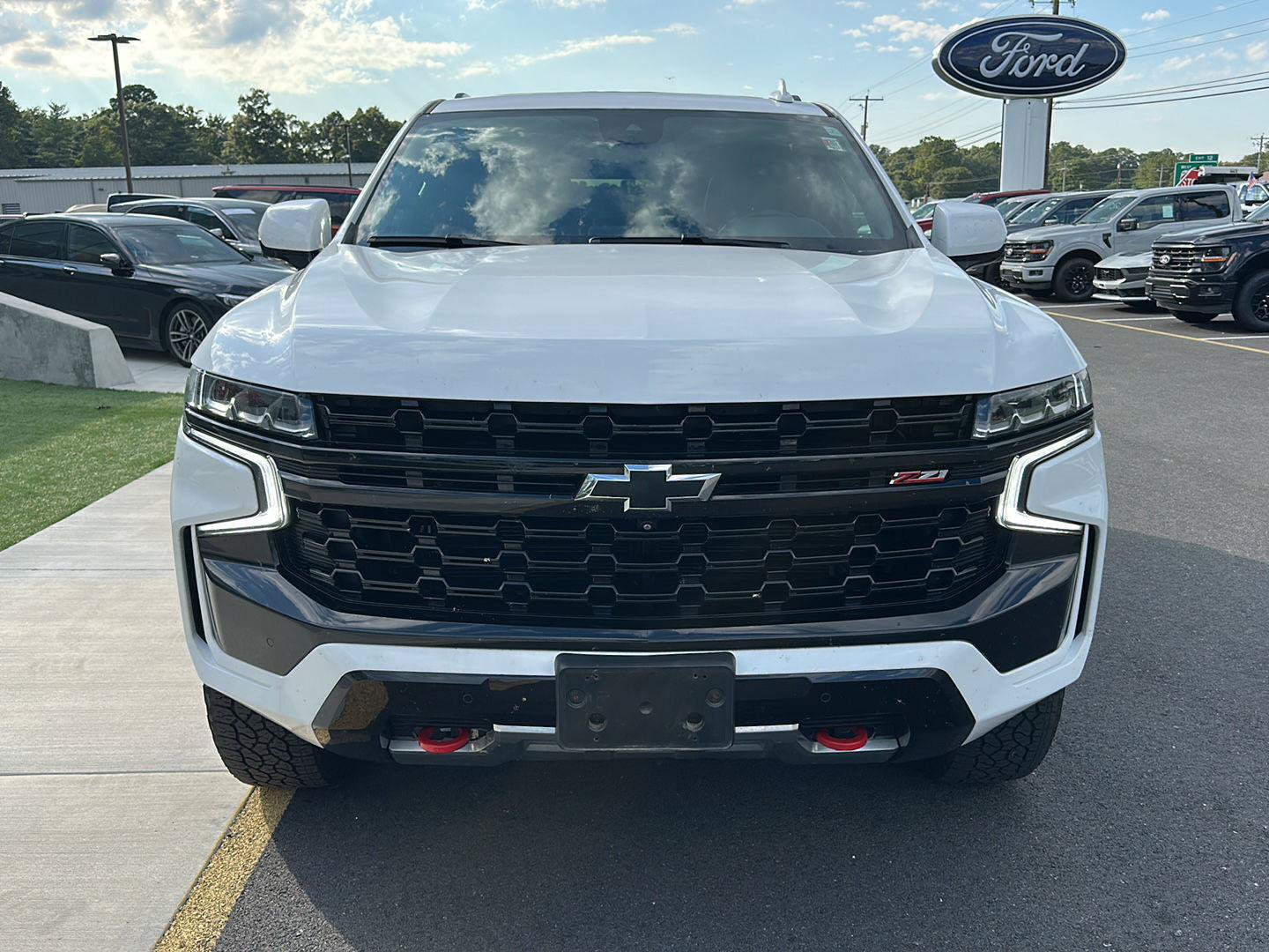 Used 2023 Chevrolet Tahoe Z71 w/ Luxury Package AWD/4WD image 2