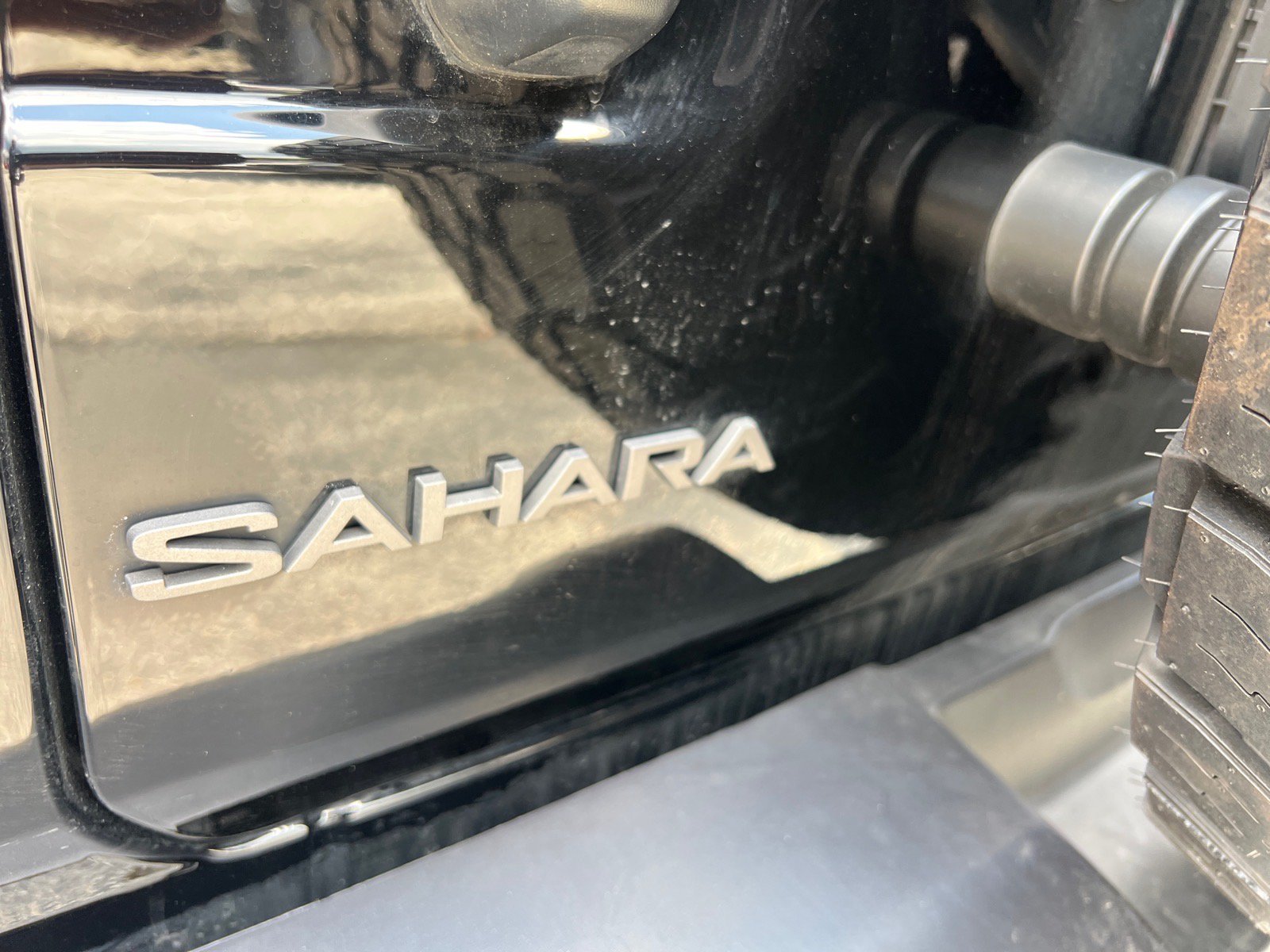 Used 2025 Jeep Wrangler Unlimited Sahara AWD/4WD image 11