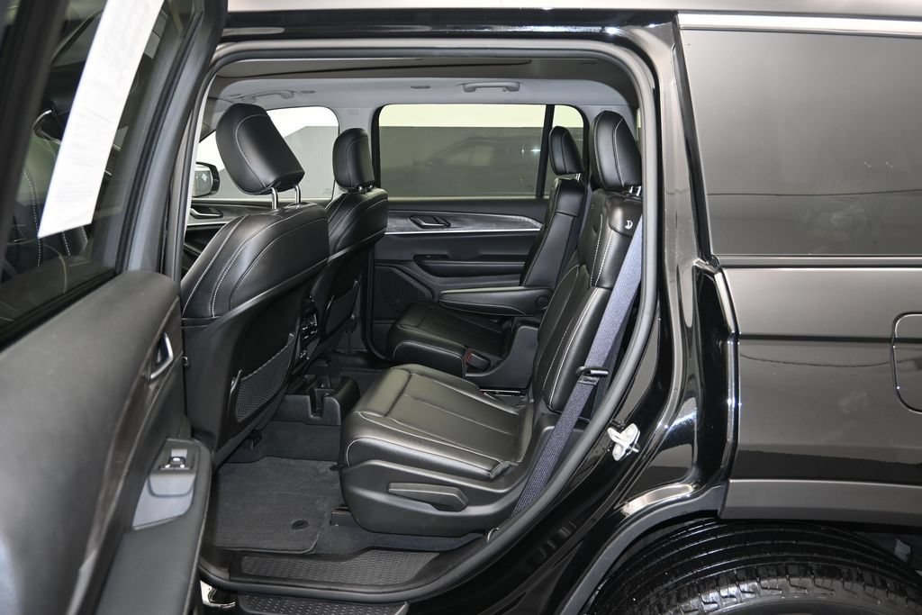 Used 2023 Jeep Grand Cherokee L Limited AWD/4WD image 18