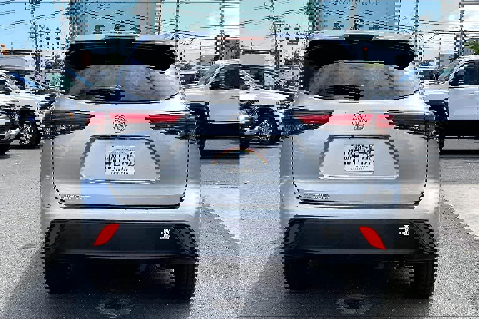 Used 2023 Toyota Highlander L FWD image 2