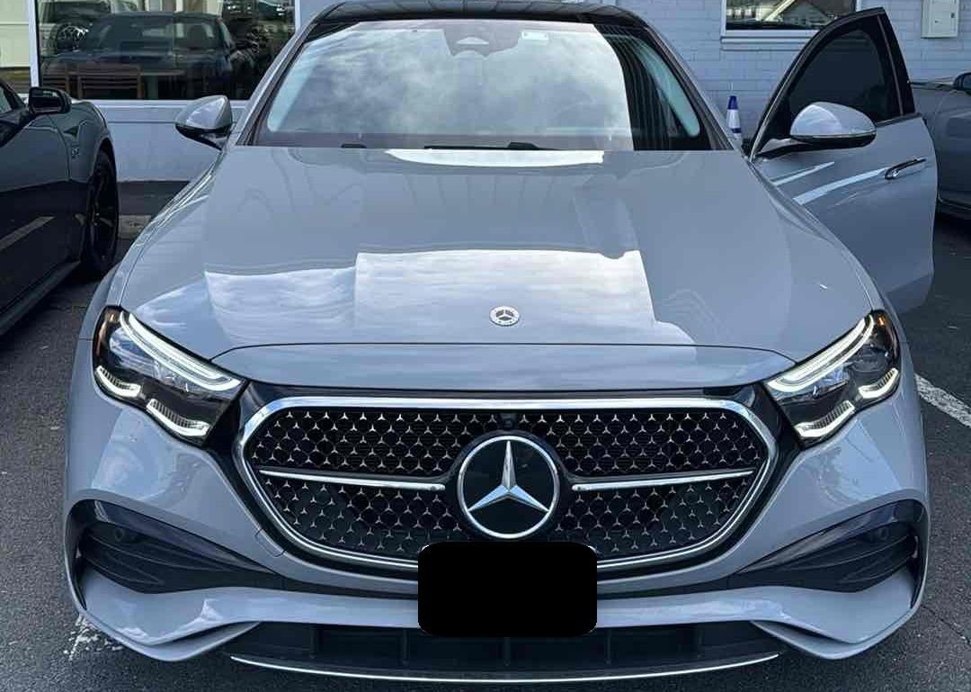 Used 2025 Mercedes-Benz E 350 4MATIC Sedan image 2