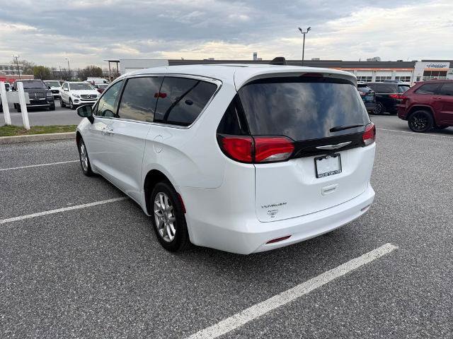 Used 2023 Chrysler Voyager LX FWD image 3