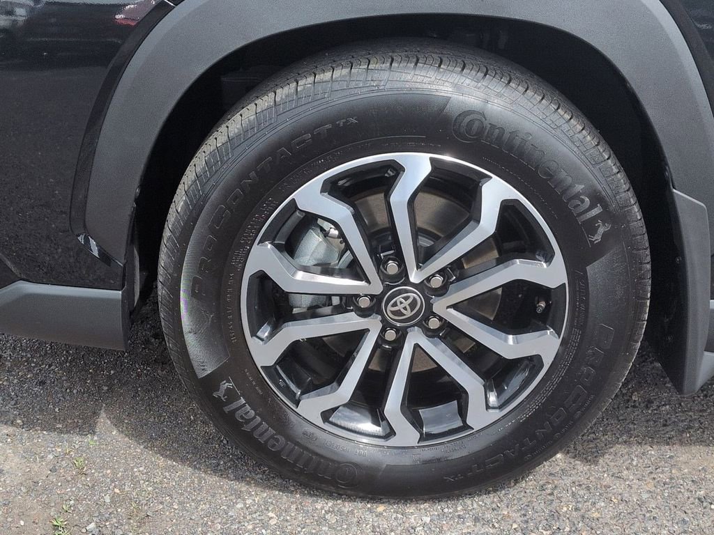 Used 2025 Toyota Corolla Cross AWD Hybrid w/ Moonroof Package image 32