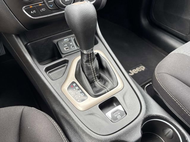 Used 2017 Jeep Cherokee Latitude w/ Comfort/Convenience Group image 33