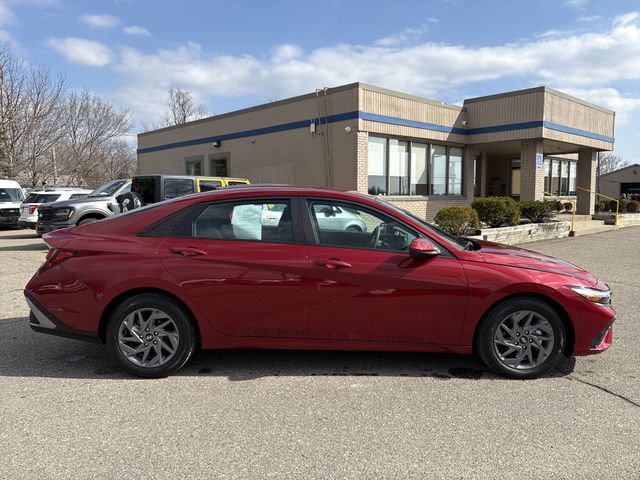 Used 2024 Hyundai Elantra SEL image 4