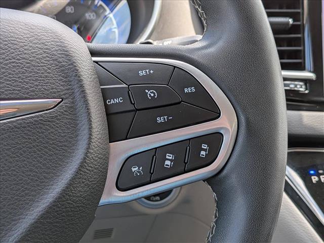 Used 2022 Chrysler Pacifica Touring-L FWD image 12