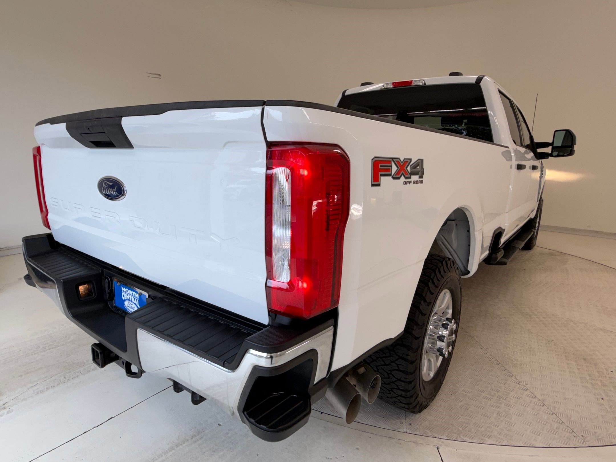 Certified 2024 Ford F350 XLT w/ FX4 Off-Road Package image 8