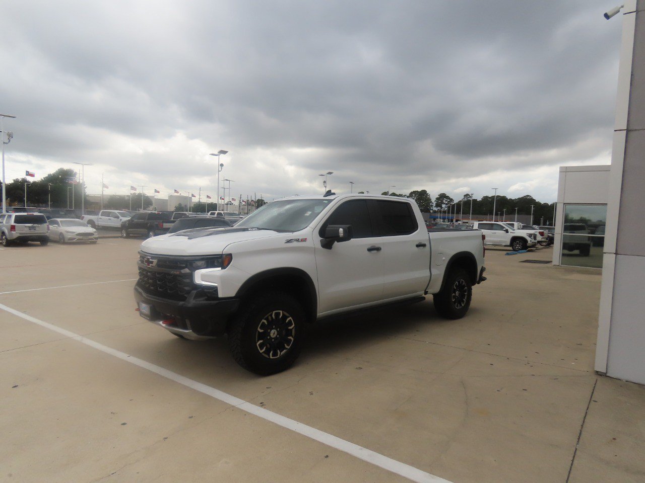 Used 2024 Chevrolet Silverado 1500 ZR2 w/ Technology Package AWD/4WD image 2