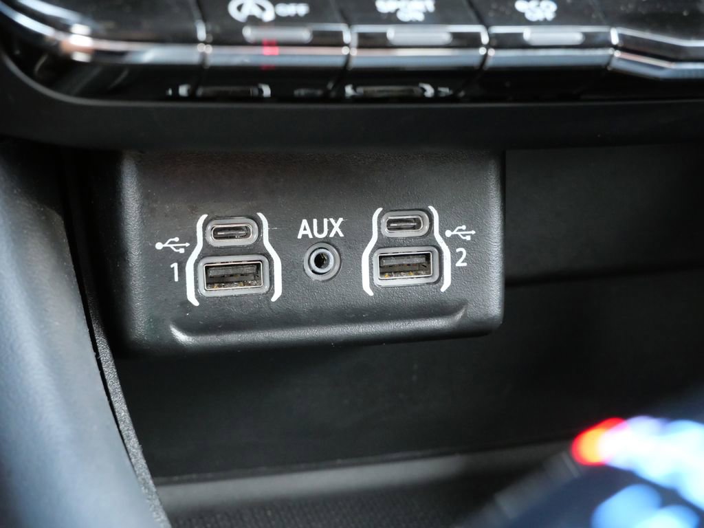 Used 2025 Dodge Durango GT AWD/4WD image 32