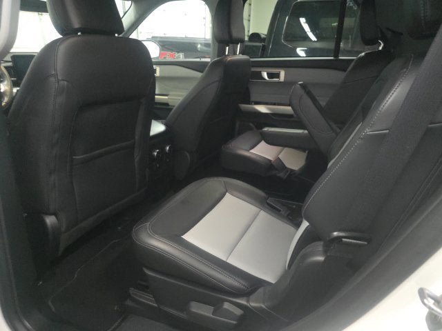 Certified 2023 Ford Explorer XLT w/ Equipment Group 202A AWD/4WD image 15