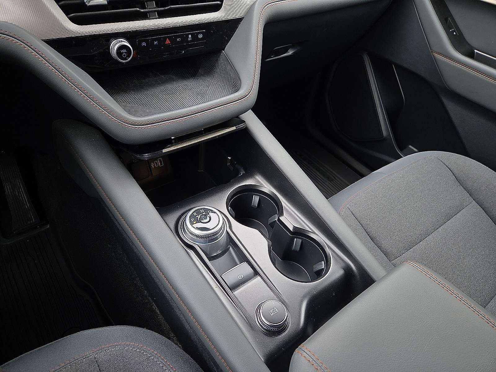 Certified 2025 Ford Explorer Active RWD image 25