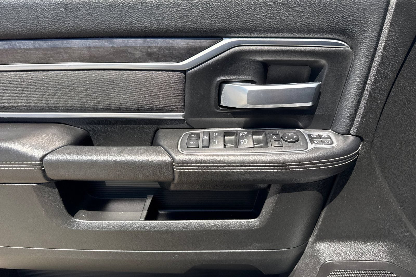 Used 2024 RAM 3500 Big Horn AWD/4WD image 12