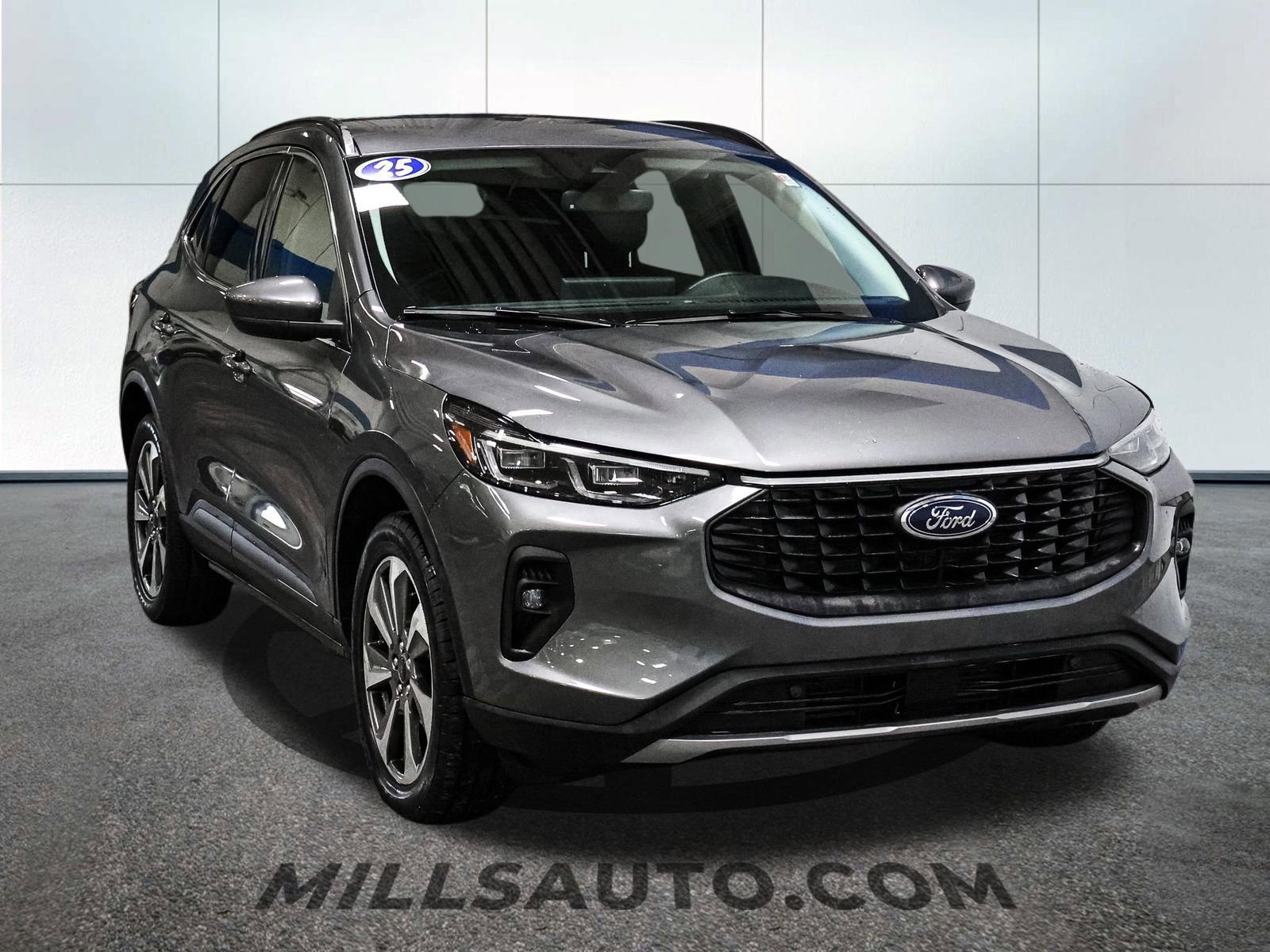 Certified 2025 Ford Escape Platinum AWD/4WD image 2
