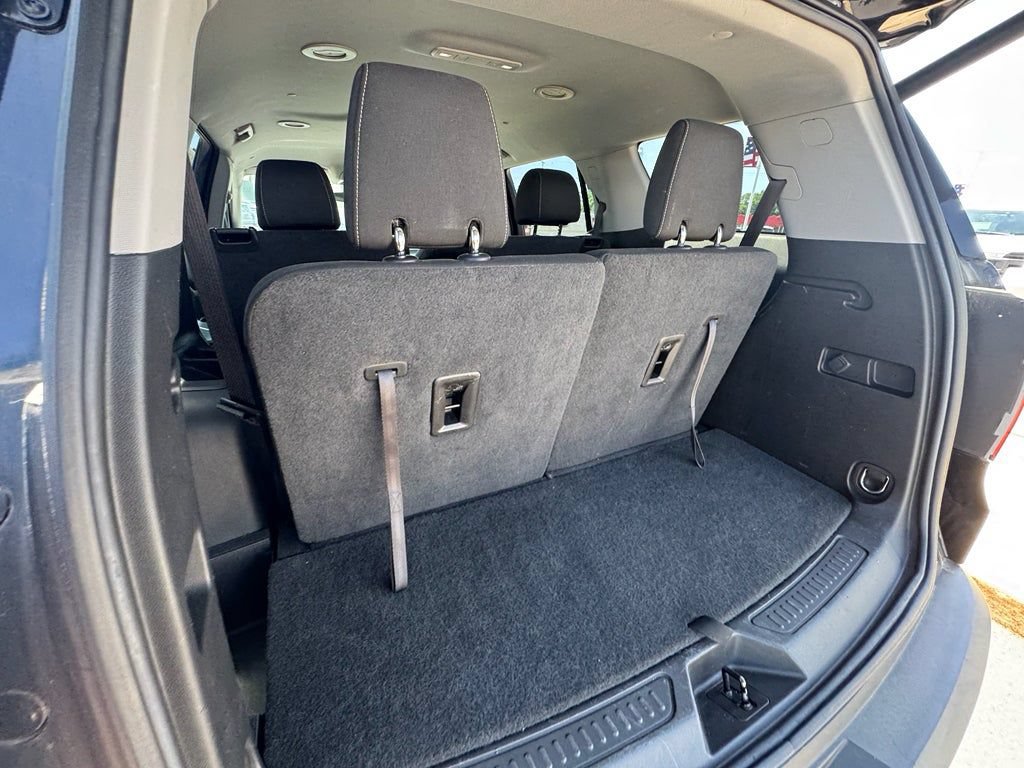 Used 2023 GMC Acadia SLE w/ Driver Convenience Package FWD image 23