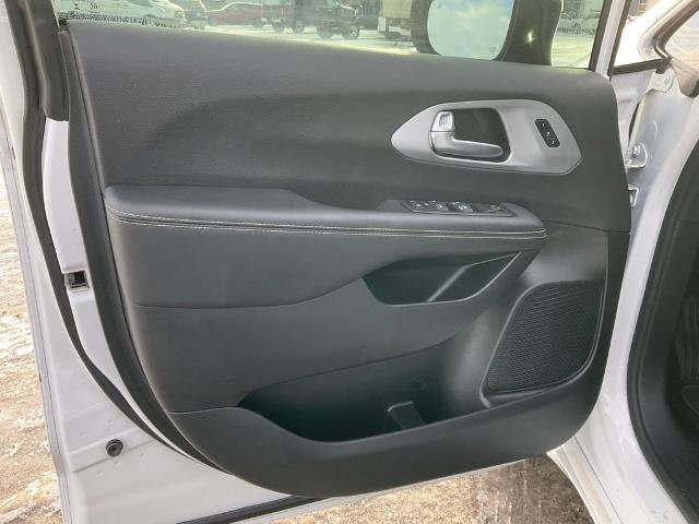 Used 2024 Chrysler Pacifica Touring-L w/ S Appearance Package image 26