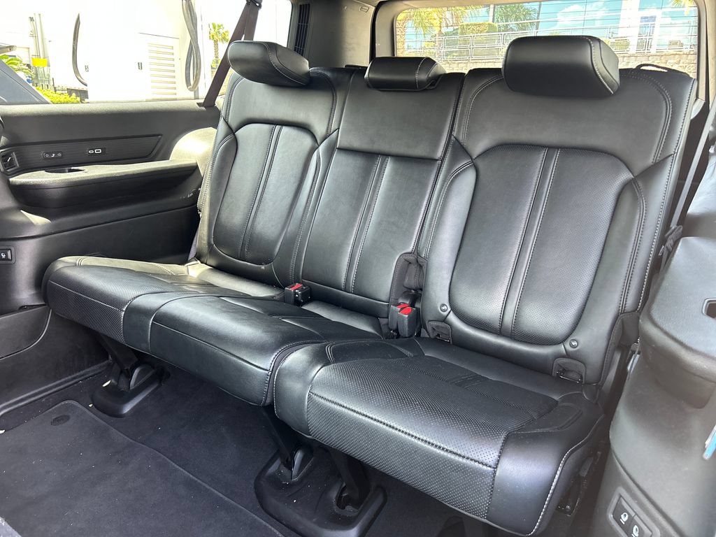 Used 2024 Jeep Wagoneer L Series II RWD image 14