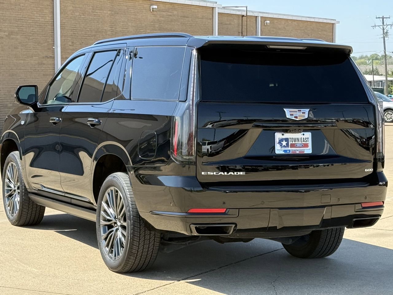 Used 2025 Cadillac Escalade Sport Platinum image 4