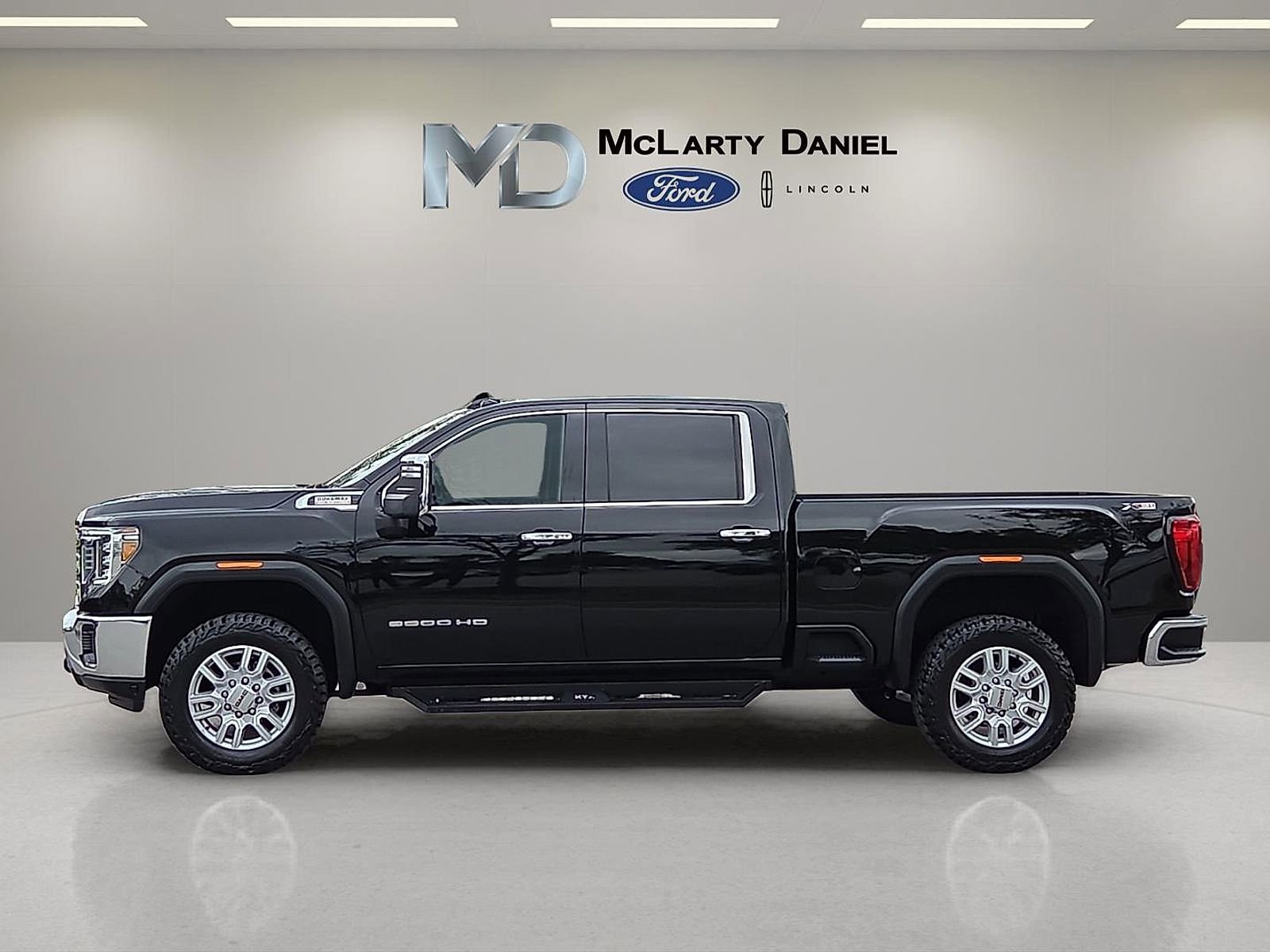 Used 2022 GMC Sierra 3500 SLT w/ SLT Convenience Package AWD/4WD image 3
