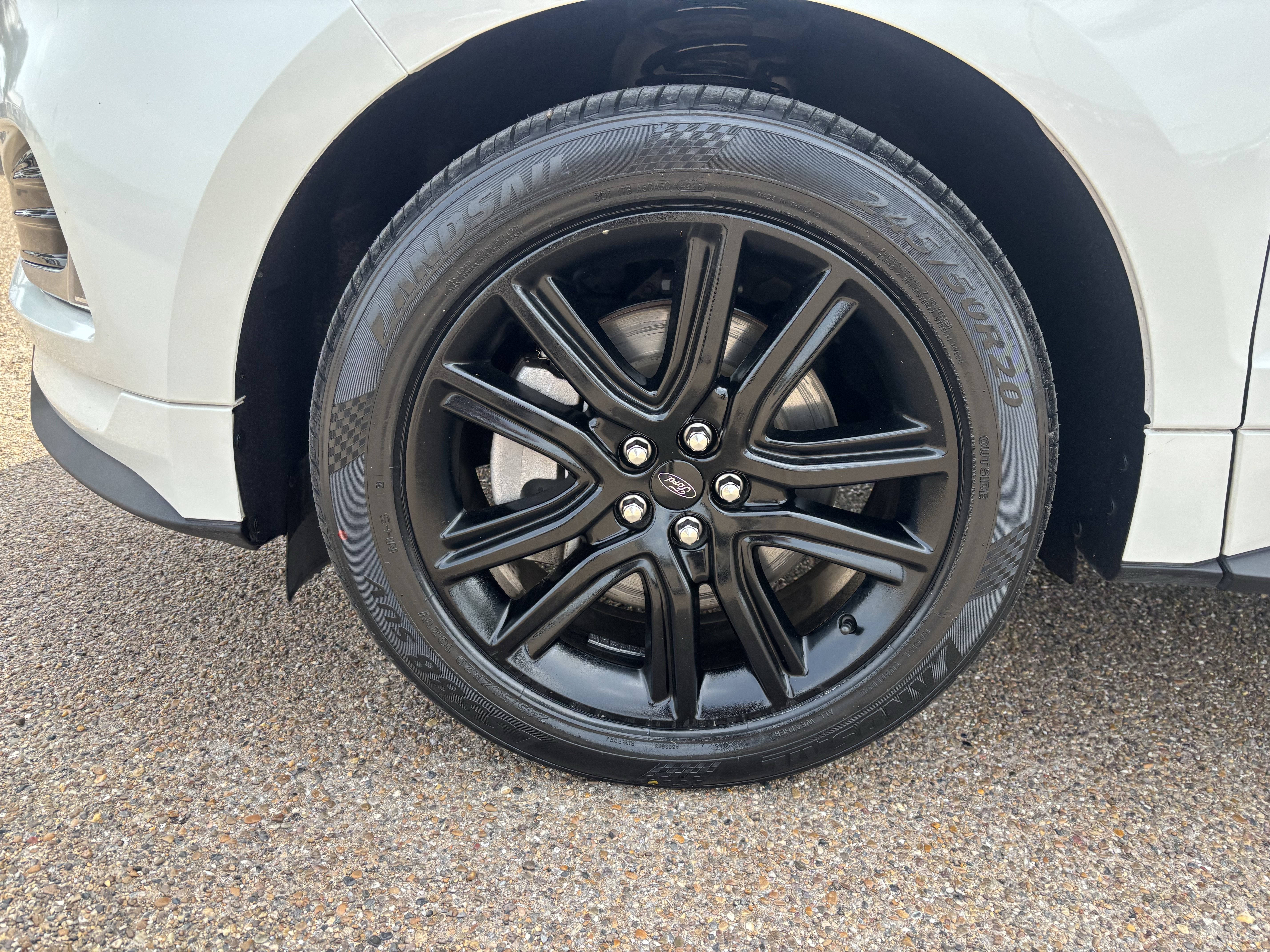 Certified 2024 Ford Edge ST-Line AWD/4WD image 8