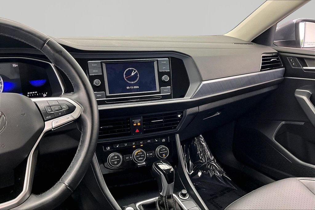 Used 2024 Volkswagen Jetta SE FWD image 6