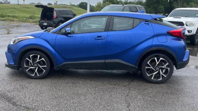 Used 2018 Toyota C-HR XLE FWD image 2