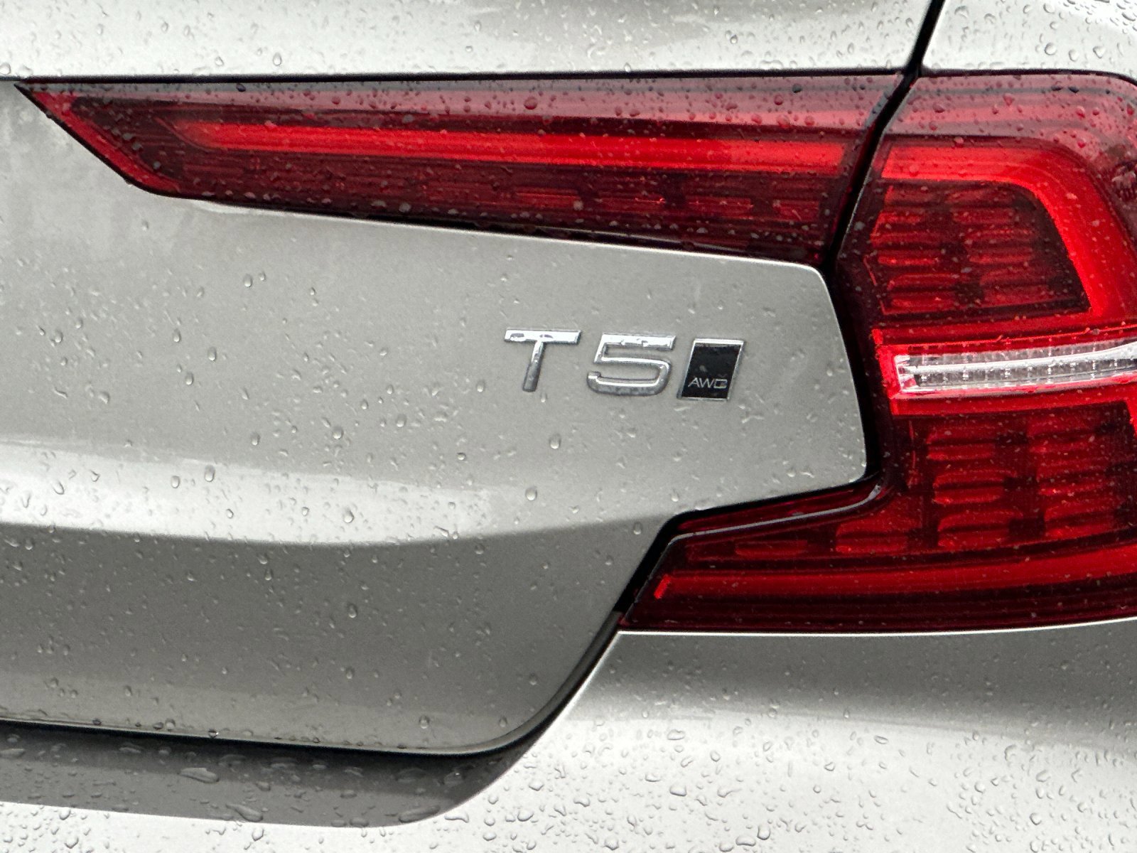 Used 2021 Volvo S60 T5 Momentum w/ Advanced Package image 26