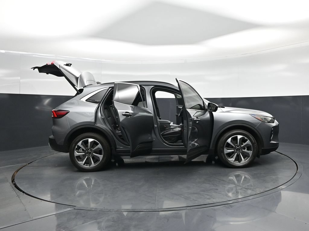 Certified 2023 Ford Escape Platinum AWD/4WD image 5